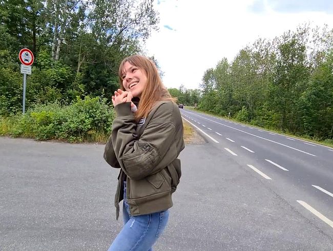 Anne-Eden Porno Video: Riskanter Public fi** an A61 + sper*awalk!!